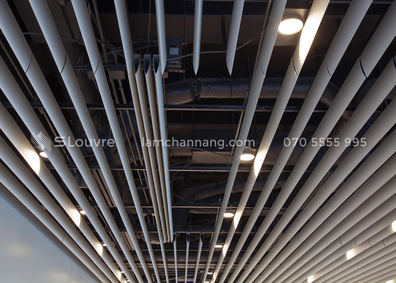 trần nhôm, lam nhôm, trần lam nhôm, trần nhà làm bằng lam nhôm, aluminium louvre, aluminium ceiling, interior aluminium ceiling, interior louvre, aluminium louvre ceiling