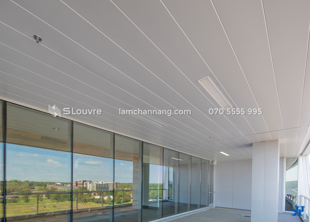 tran-nhom-hanh-lang-corridor-aluminium-ceiling-6.jpg