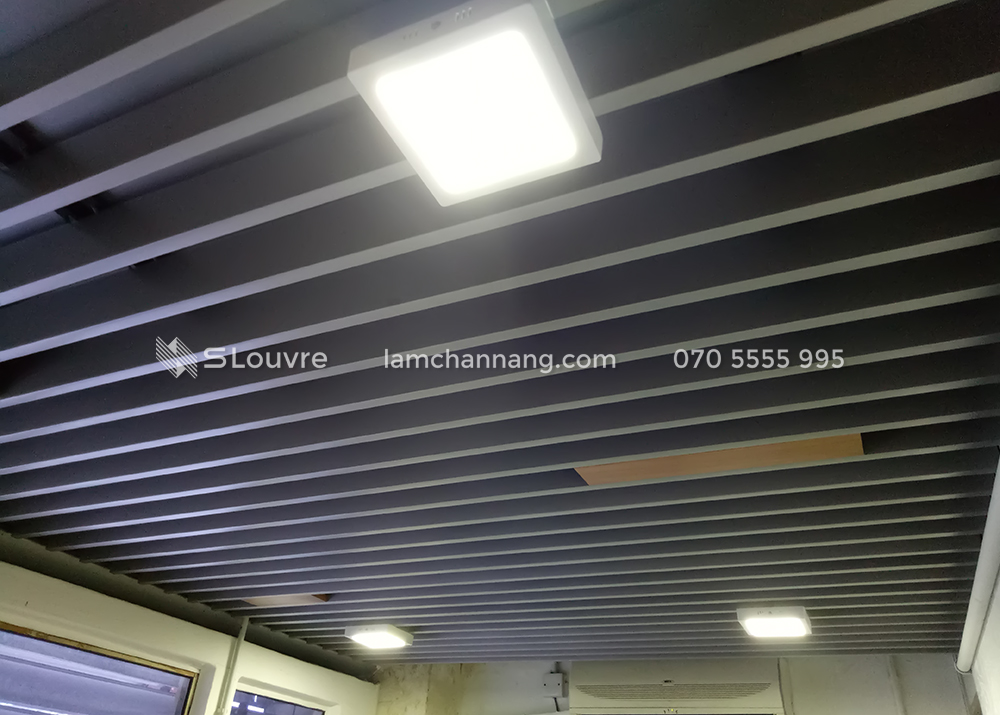 tran-nhom-phong-hop-meeting-room-aluminium-ceiling-2