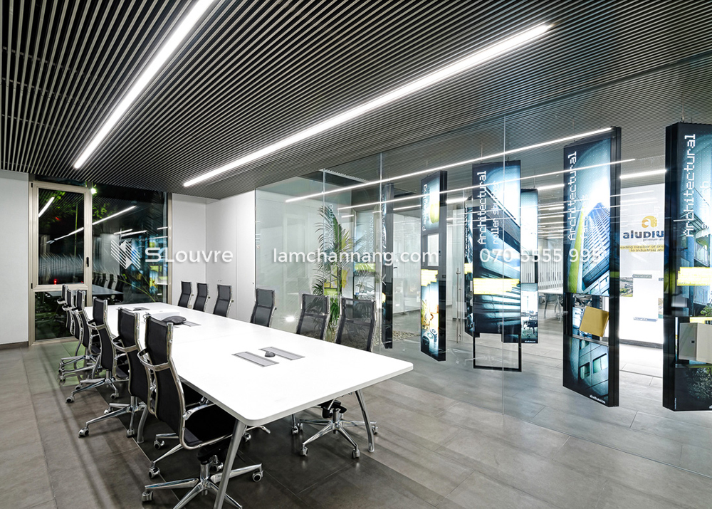 tran-nhom-phong-hop-meeting-room-aluminium-ceiling-3