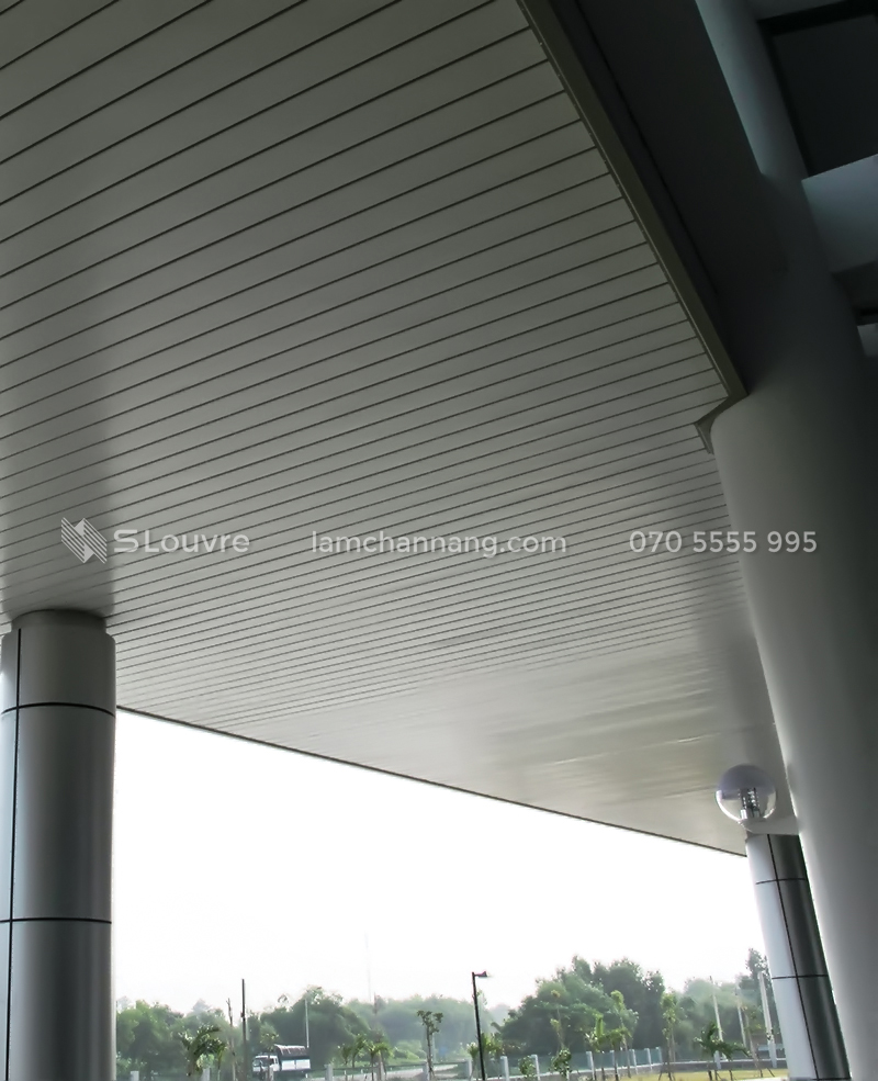 tran-nhom-G-Shaped-aluminium-ceiling-1.jpg
