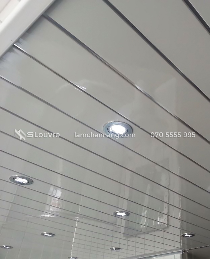 tran-nhom-G-Shaped-aluminium-ceiling-8.jpg