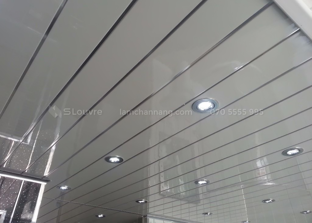 tran-nhom-phong-tam-bathroom-aluminium-ceiling-5.jpg